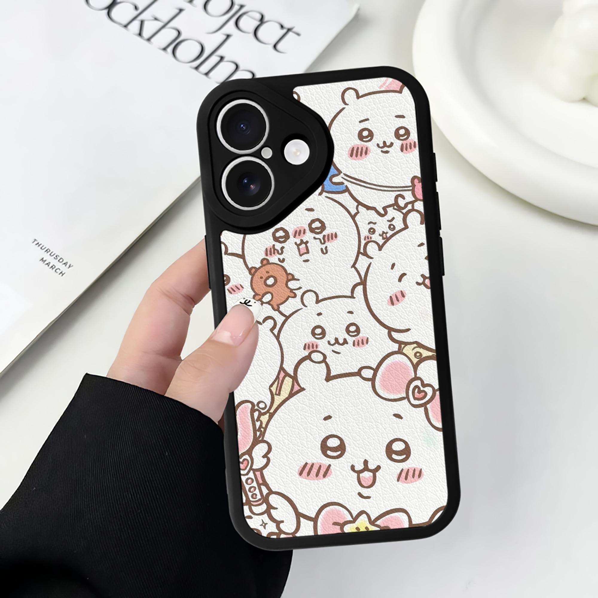 （画像用） ちいかわ Chii-kawa 【iPhone 16シリーズ対応】シリコンスマホケース（レザー調） 材質：シリコン